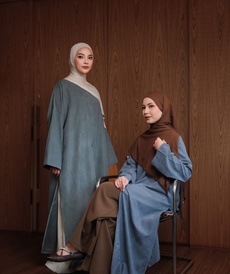 Naira Cupro Split Abaya